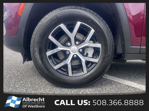 Used 2025 Jeep Grand Cherokee Limited AWD/4WD image 31