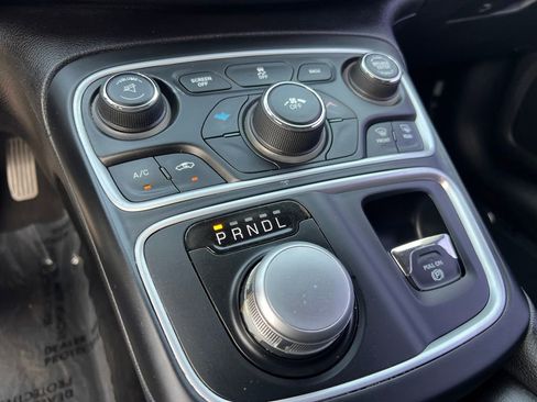 Used 2017 Chrysler 200 Limited Platinum FWD image 46