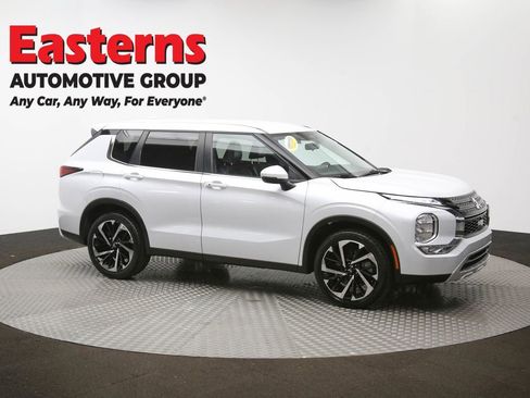 Used 2024 Mitsubishi Outlander SE image 48