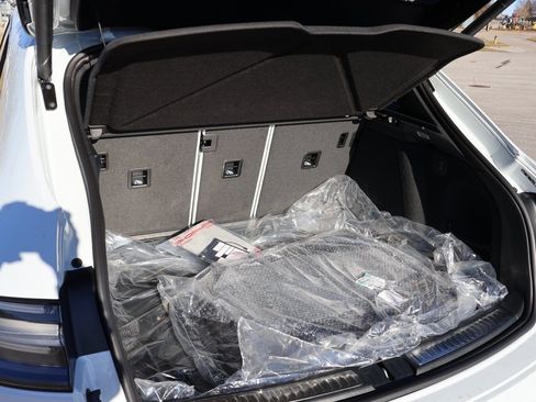 New 2026 Porsche Macan GTS image 18