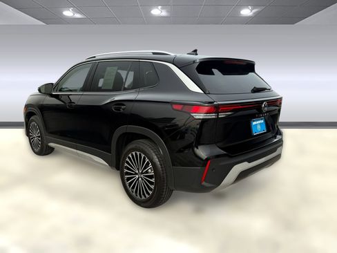 Used 2025 Volkswagen Tiguan S image 3