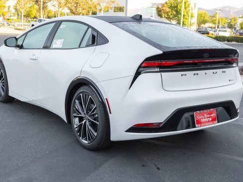 New 2027 Toyota Prius Limited FWD image 6