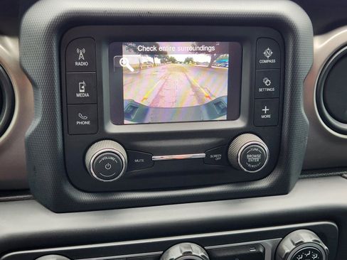 Used 2021 Jeep Gladiator Sport AWD/4WD image 7
