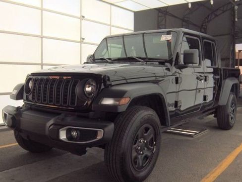 Used 2025 Jeep Gladiator Sport image 1