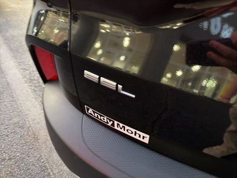 Used 2022 Ford Escape SEL image 9