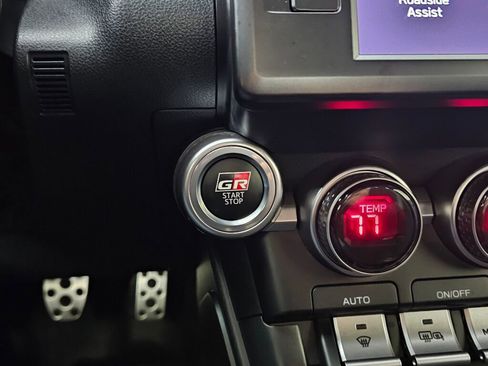 Used 2025 Toyota GR86 Premium w/ ALL Weather Mat Package (TMS) image 28