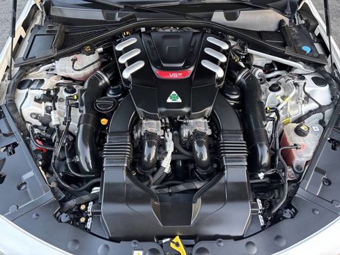 Used 2018 Alfa Romeo Giulia Quadrifoglio w/ Driver Assist Dynamic Package image 23