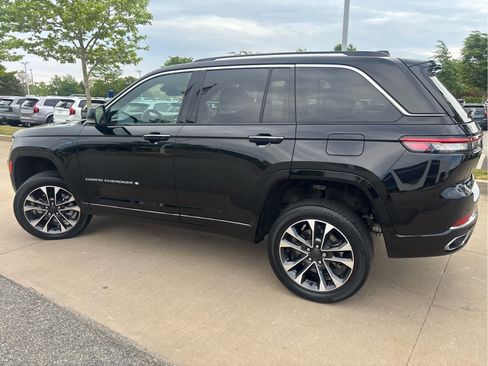 Used 2022 Jeep Grand Cherokee Overland AWD/4WD image 5