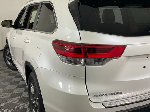 Used 2017 Toyota Highlander Limited Platinum w/ Carpet Mat Package AWD/4WD image 45