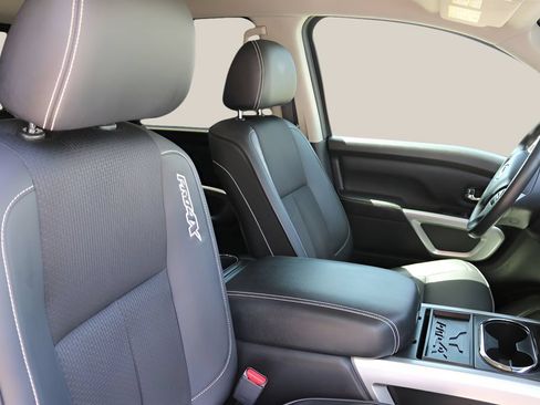 Used 2018 Nissan Titan PRO-4X AWD/4WD image 20