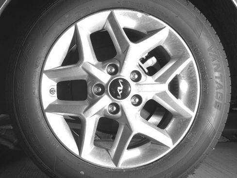 Used 2025 Kia Soul LX w/ LX Technology Package FWD image 14