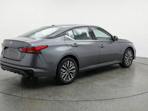 Used 2025 Nissan Altima 2.5 SV image 9