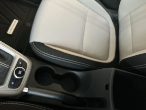 Used 2026 Hyundai Venue SEL FWD image 8