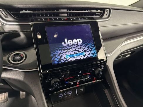 Certified 2023 Jeep Grand Cherokee Altitude AWD/4WD image 17