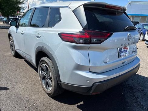 Used 2024 Nissan Rogue SV AWD/4WD image 6