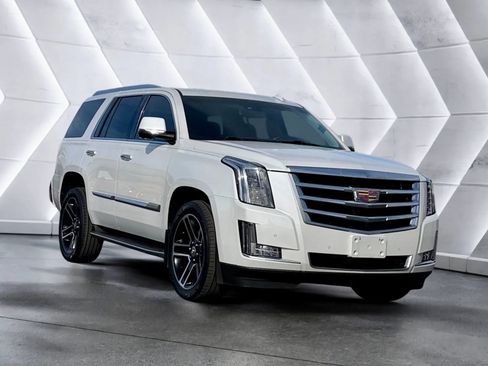Used 2016 Cadillac Escalade Luxury image 7
