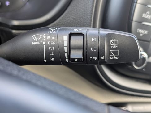 Certified 2020 Kia Soul LX image 31