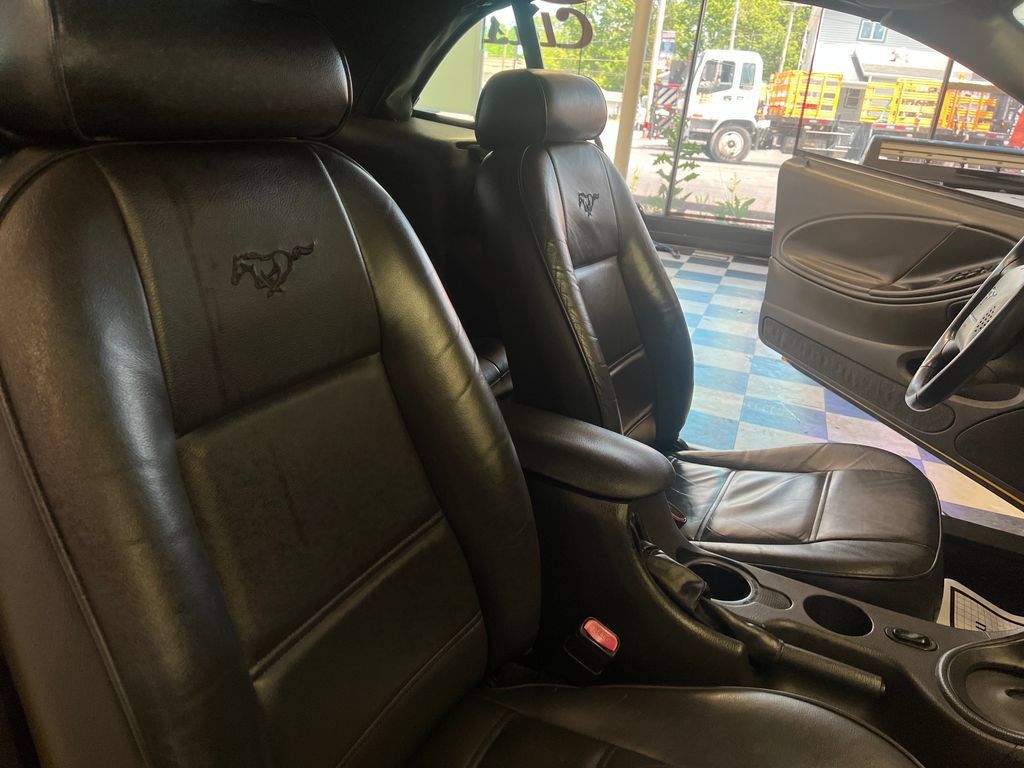 Used 2004 Ford Mustang Convertible RWD image 37