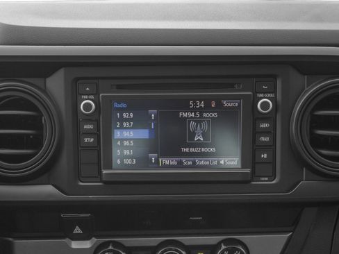 Used 2017 Toyota Tacoma SR image 7