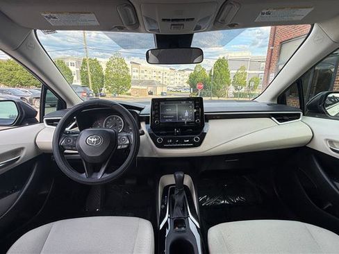 Used 2021 Toyota Corolla LE FWD image 22