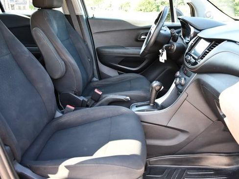 Used 2017 Chevrolet Trax LS FWD image 25