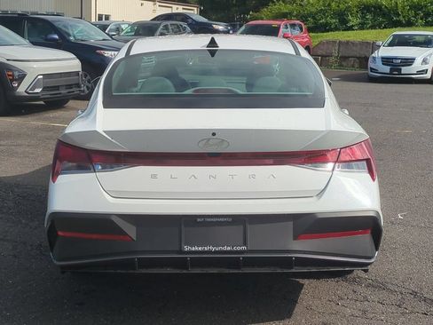 Certified 2026 Hyundai Elantra SE FWD image 4
