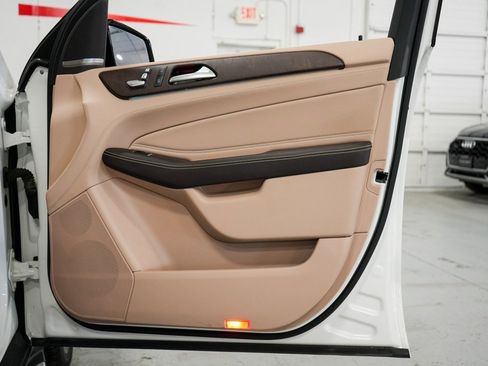 Used 2019 Mercedes-Benz GLE 43 AMG 4MATIC w/ Premium 2 Package image 23