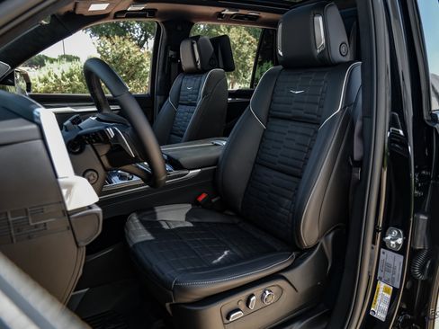 Used 2026 Cadillac Escalade V w/ LPO, ONYX Package image 35