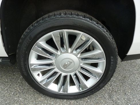 Used 2016 Cadillac Escalade Premium AWD/4WD image 17