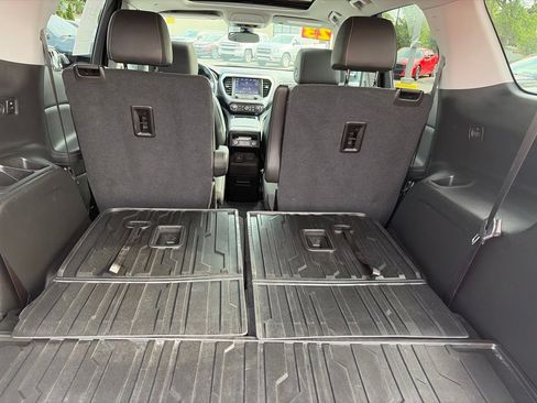 Used 2023 GMC Acadia SLT w/ Preferred Package AWD/4WD image 13