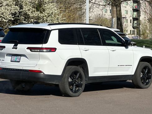 Used 2023 Jeep Grand Cherokee L Laredo image 2
