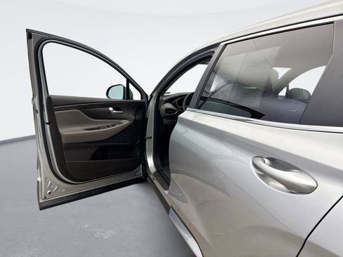 Used 2020 Hyundai Santa Fe SE image 9