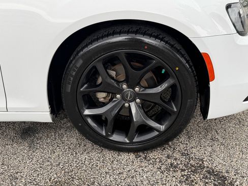 Used 2022 Chrysler 300 Touring w/ Sport Appearance Package RWD image 9