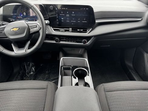 Certified 2025 Chevrolet Equinox LT image 2