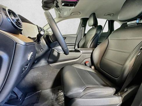 Used 2025 Mercedes-Benz GLC 350e 4MATIC image 19
