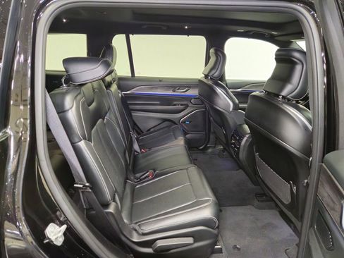 Used 2021 Jeep Grand Cherokee L Overland w/ Advanced Protech Group III AWD/4WD image 7