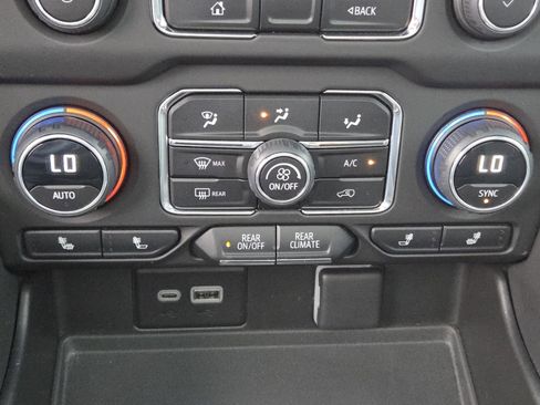 Used 2023 Chevrolet Tahoe Z71 w/ Luxury Package image 37