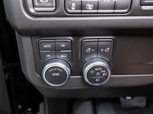 Used 2023 GMC Yukon XL SLT w/ SLT Luxury Package AWD/4WD image 32