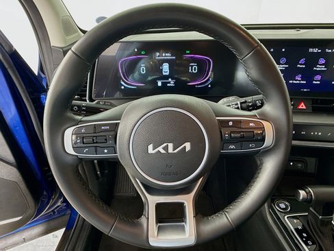 Used 2025 Kia Sportage EX image 11