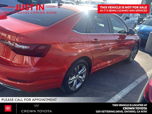 Used 2020 Volkswagen Jetta R-Line w/ R-Line Cold Weather Package FWD image 4