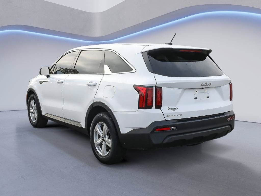 Used 2023 Kia Sorento LX FWD image 5