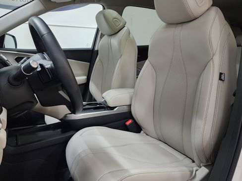 Used 2025 Acura RDX SH-AWD w/ Technology Package image 15