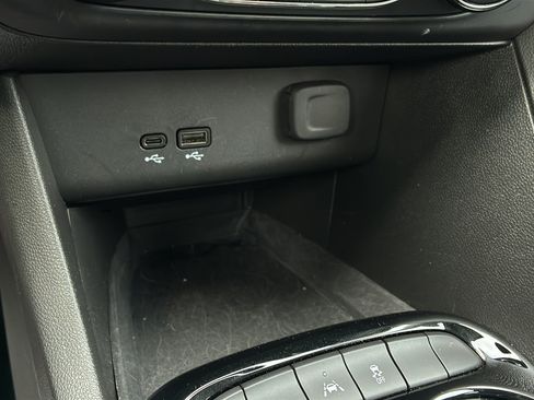 Used 2025 Buick Encore GX Preferred FWD image 28
