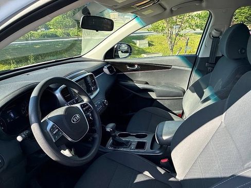 Used 2020 Kia Sorento LX FWD image 23