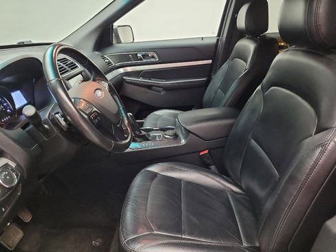 Used 2016 Ford Explorer XLT w/ Equipment Group 202A AWD/4WD image 17