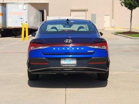 Used 2025 Hyundai Elantra Limited FWD image 6