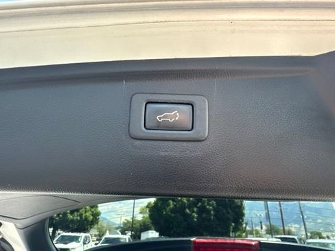 Used 2017 Subaru Outback 2.5i Limited AWD/4WD image 10