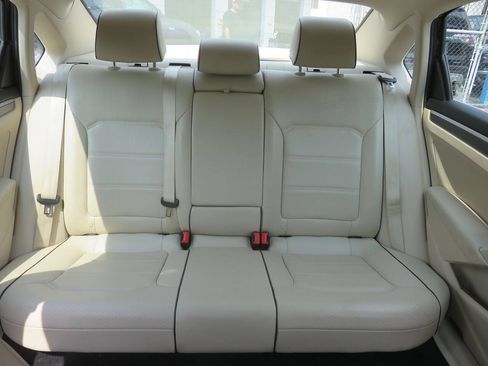 Used 2017 Volkswagen Passat 1.8T R-Line FWD image 21
