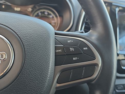 Used 2019 Jeep Cherokee Limited FWD image 25