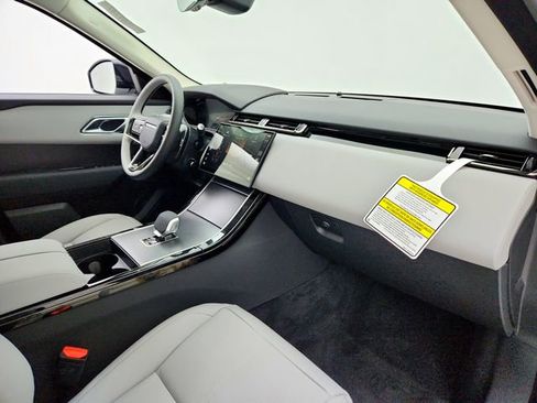 New 2025 Land Rover Range Rover Velar Dynamic SE image 17
